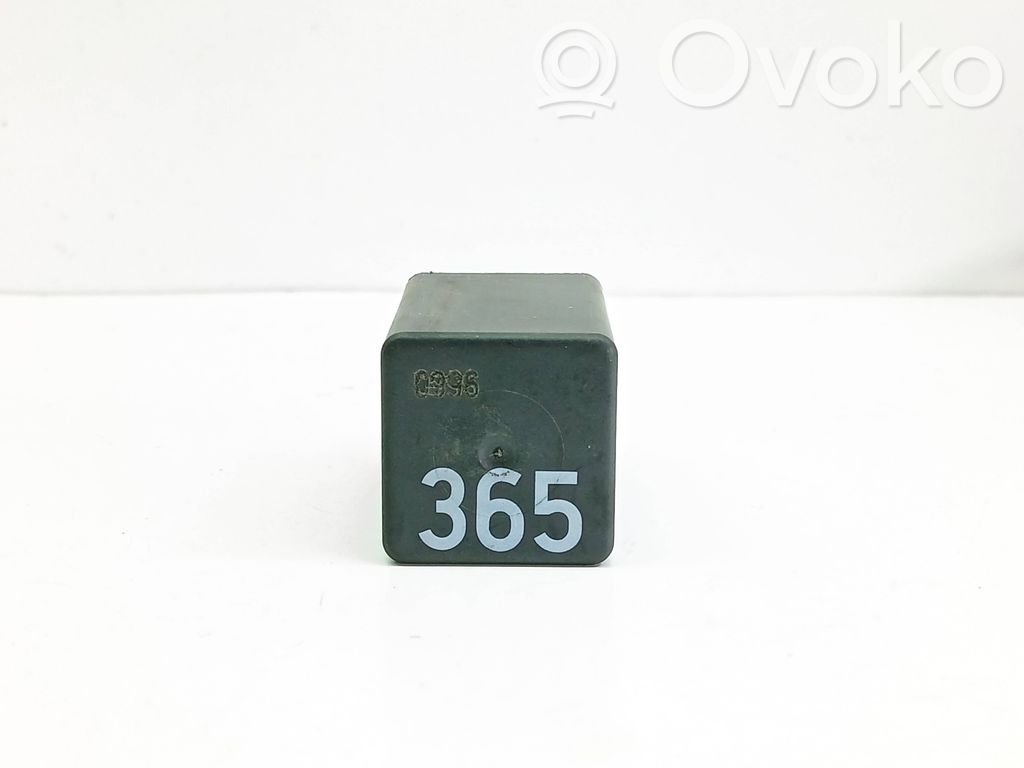 Audi A4 S4 B5 8D Muu rele 