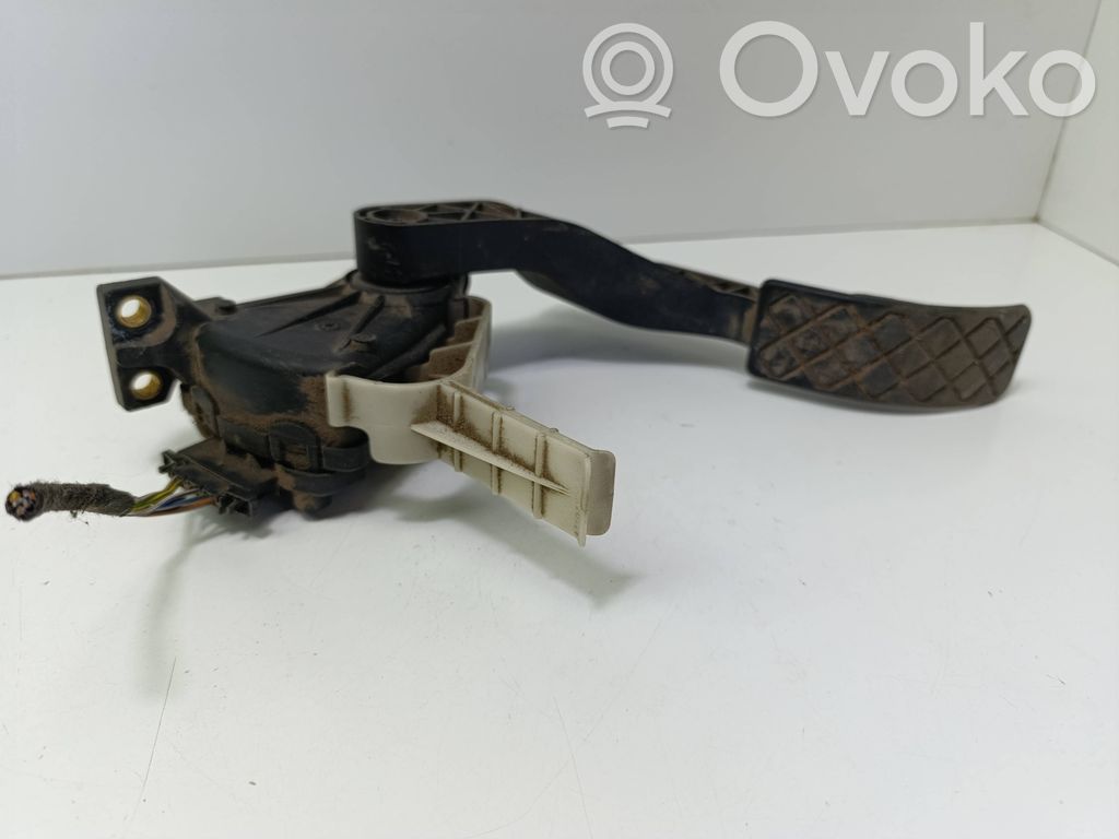 Volkswagen Golf IV Pedală accelerație 