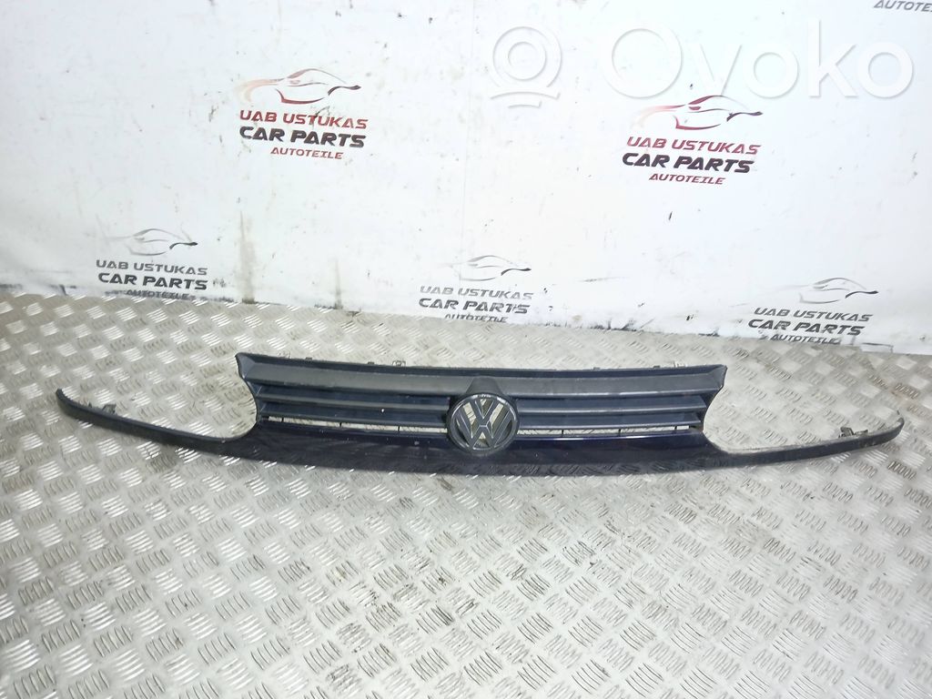 Volkswagen Golf III Griglia superiore del radiatore paraurti anteriore 
