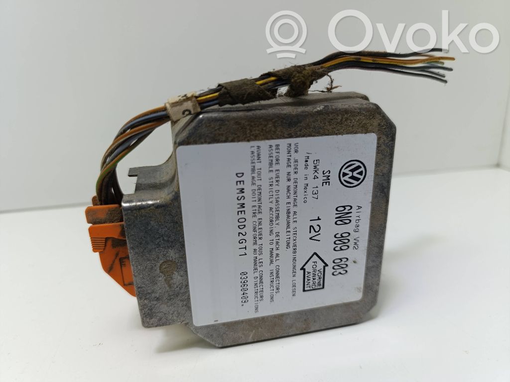 Volkswagen Golf III Sterownik / Moduł Airbag 