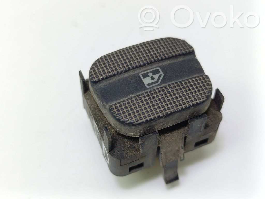 Volkswagen PASSAT B4 Sähkötoimisen ikkunan ohjauskytkin 