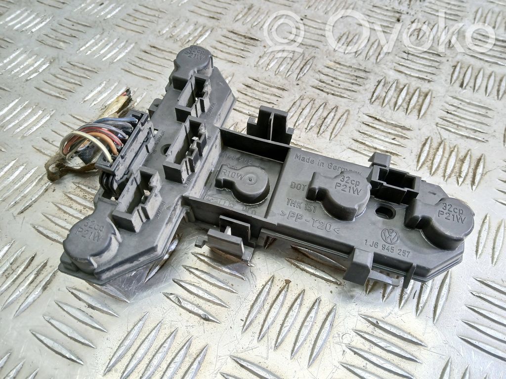 Volkswagen Golf IV Portalampada fanale posteriore 