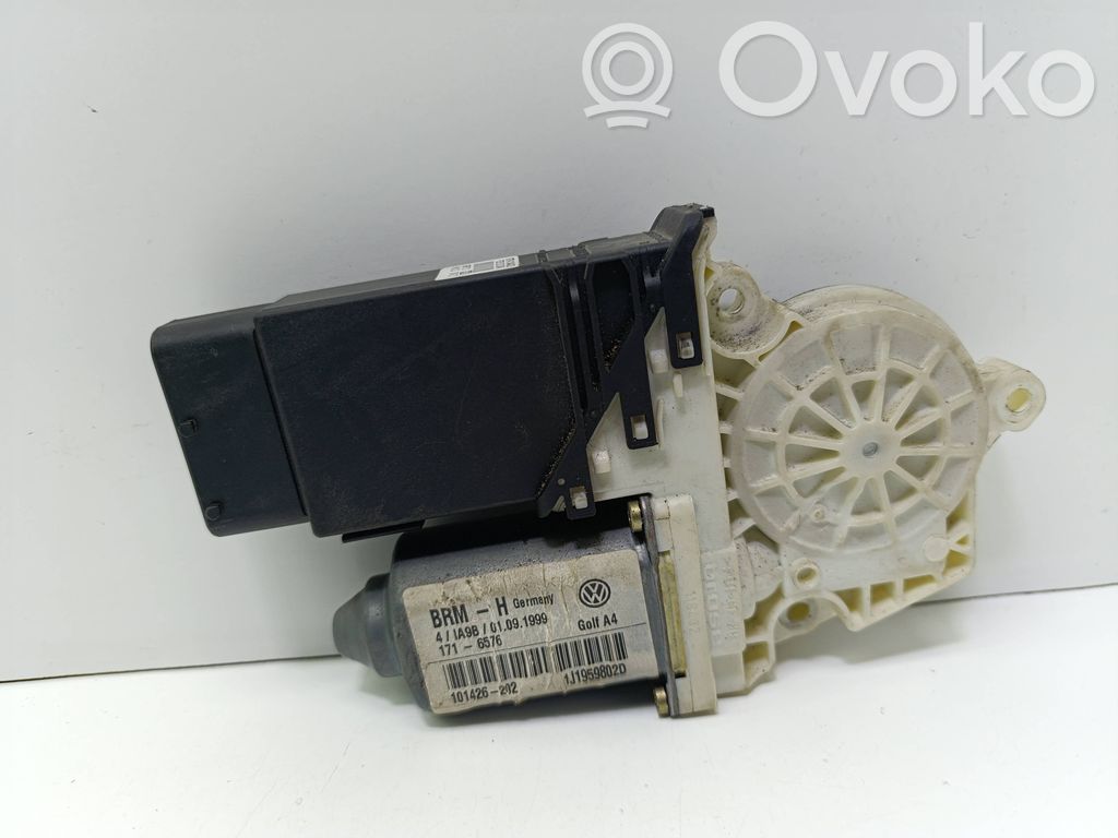 Volkswagen Golf IV Silnik regulatora szyby drzwi przednich 