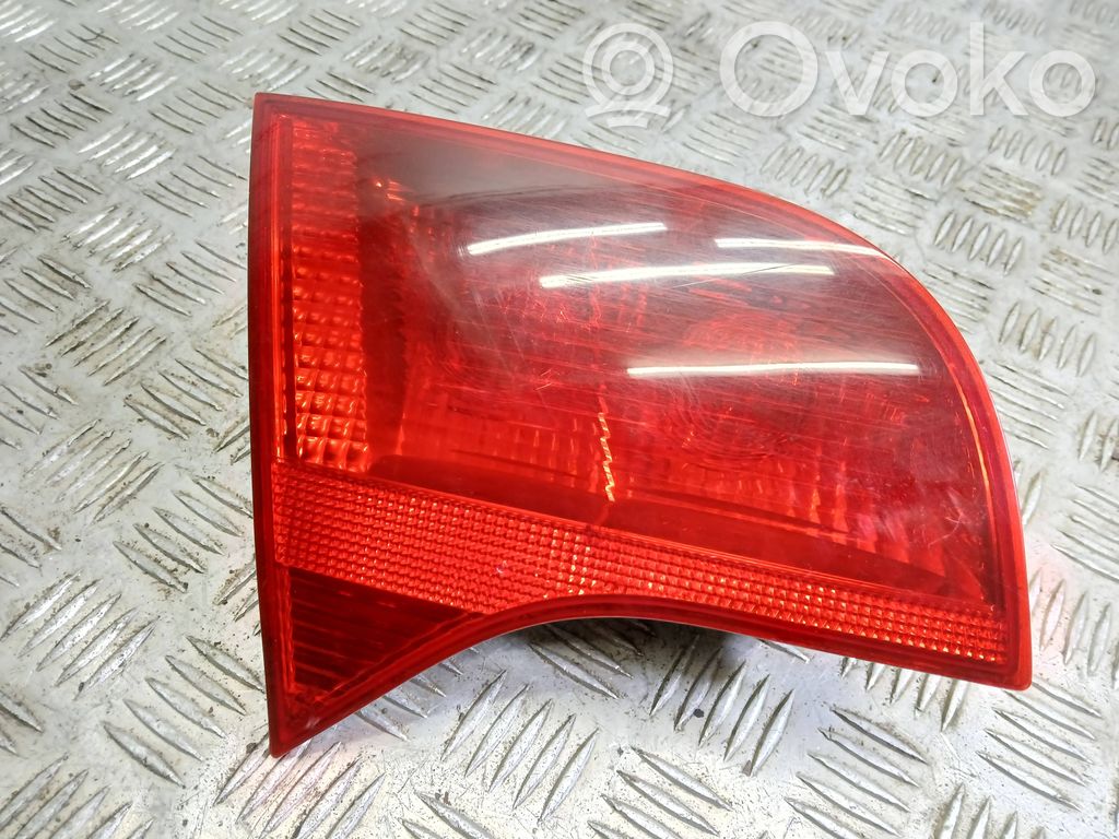 Audi A4 S4 B7 8E 8H Lampy tylnej klapy bagażnika 