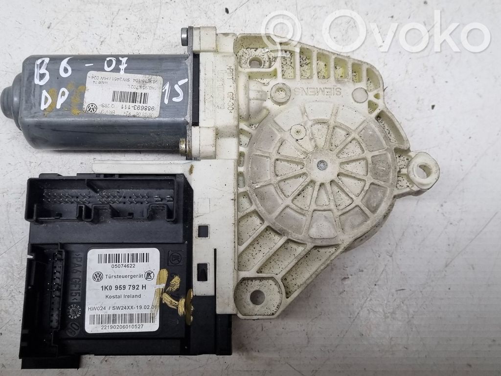 Volkswagen PASSAT B6 Silnik regulatora szyby drzwi przednich 
