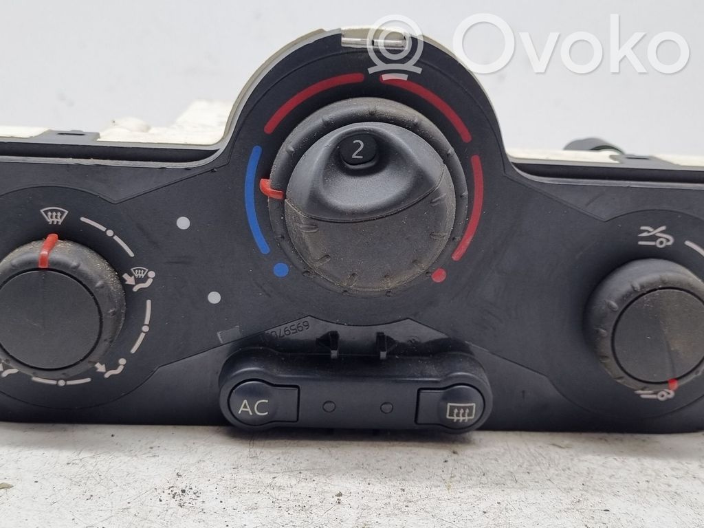 Renault Clio III Climate control unit 