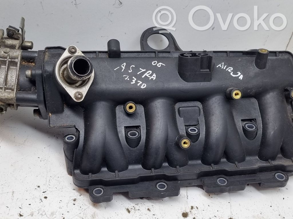 Opel Astra H Kolektor ssący 