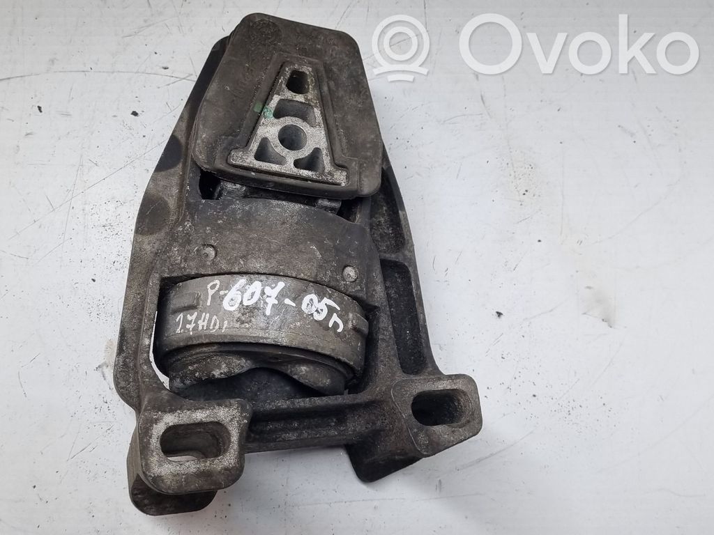 Peugeot 607 Engine mount bracket 