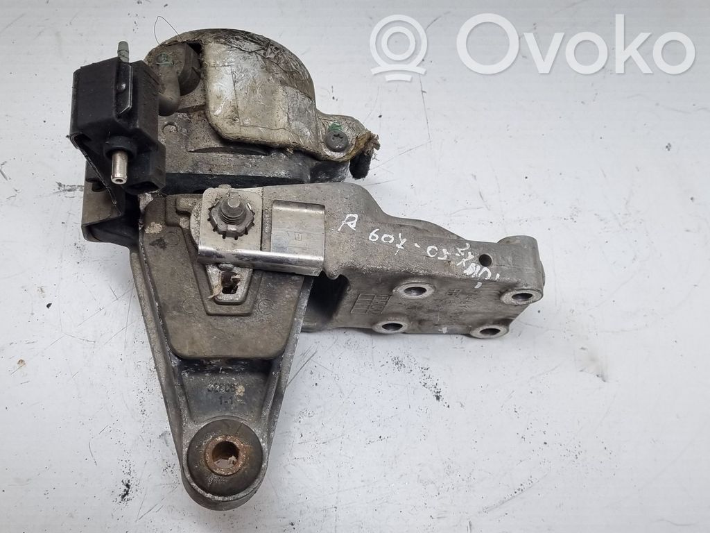 Peugeot 607 Engine mount bracket 
