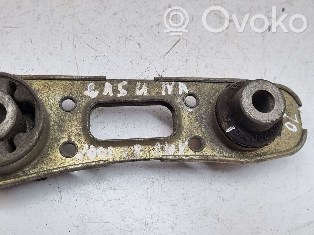 Engine mount bracket   8200000010