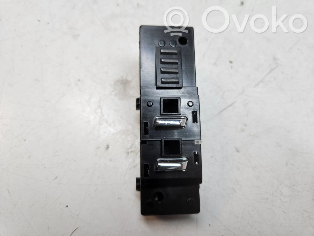 Peugeot 5008 II Air conditioning (A/C) switch 