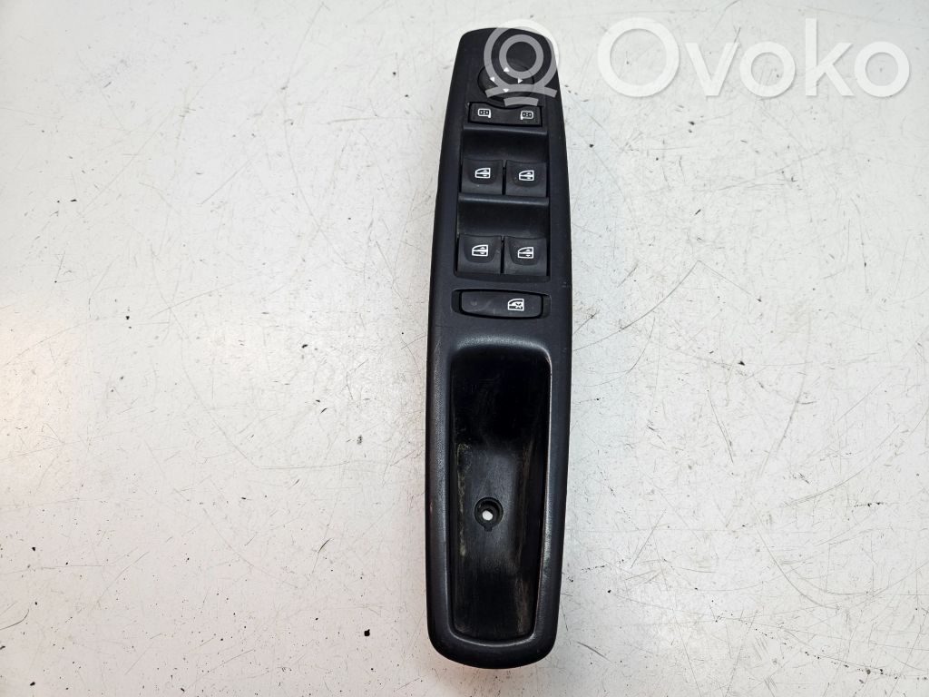Renault Megane III Electric window control switch 