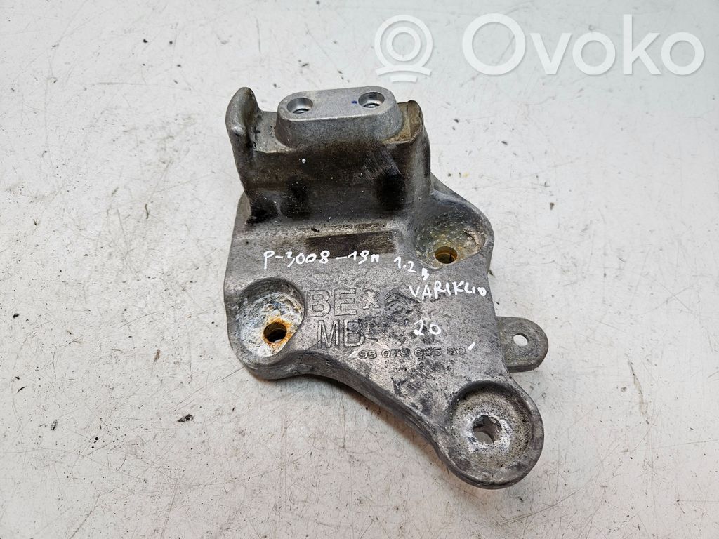 Peugeot 3008 II Engine mounting bracket 
