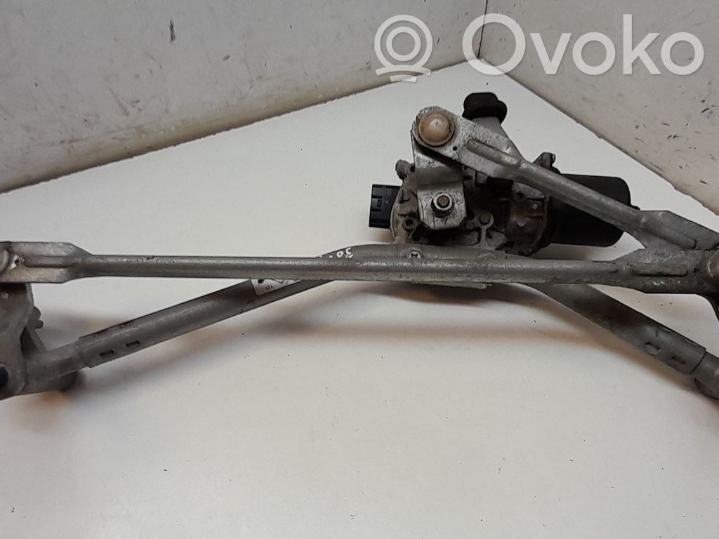 Renault Captur Front wiper linkage and motor 