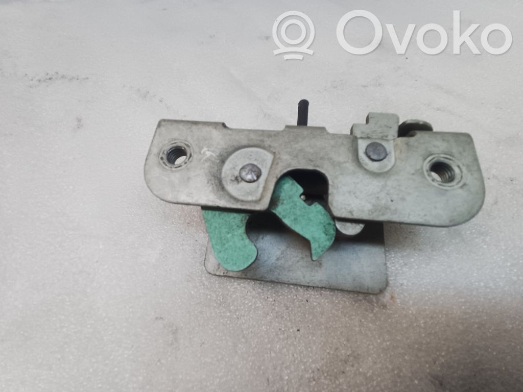 Tailgate lock latch