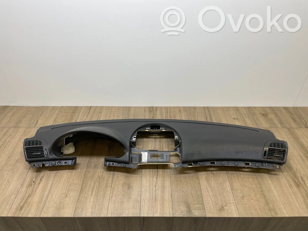 Mercedes-Benz E W211 Dashboard 
