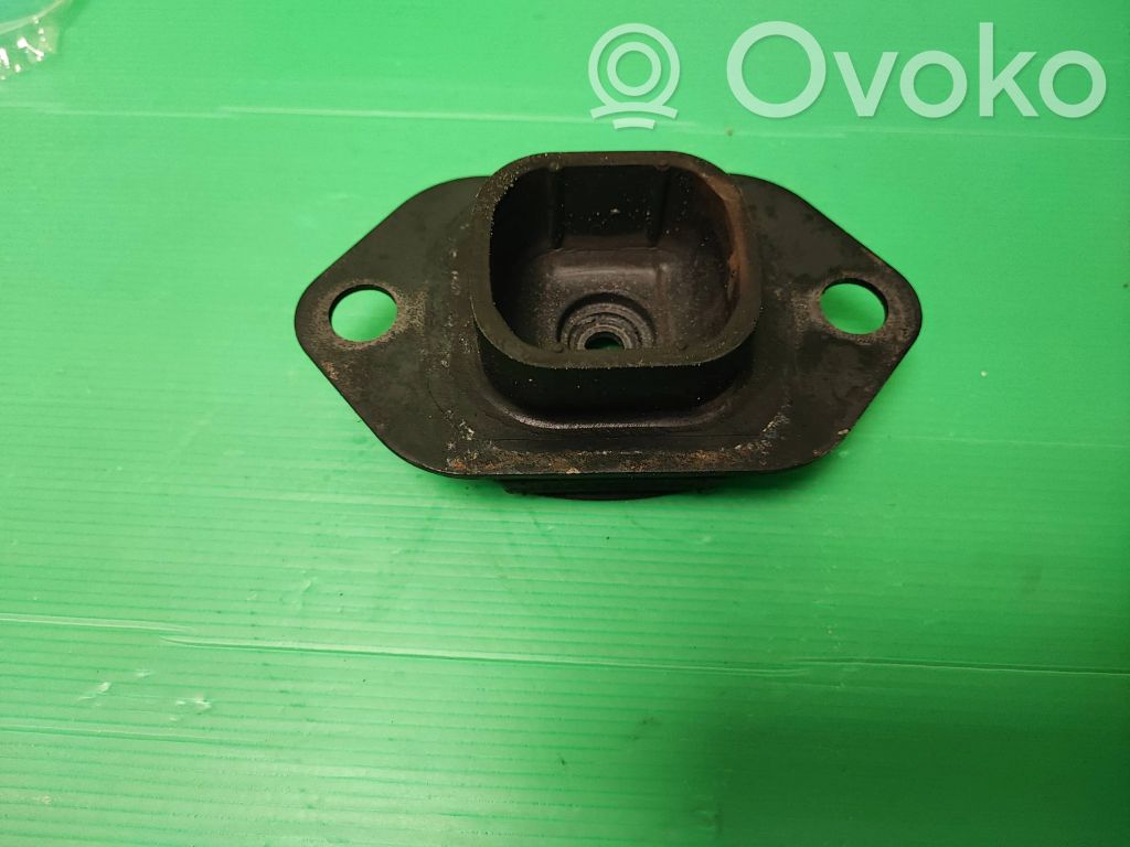 Opel Vivaro Engine mount bracket 
