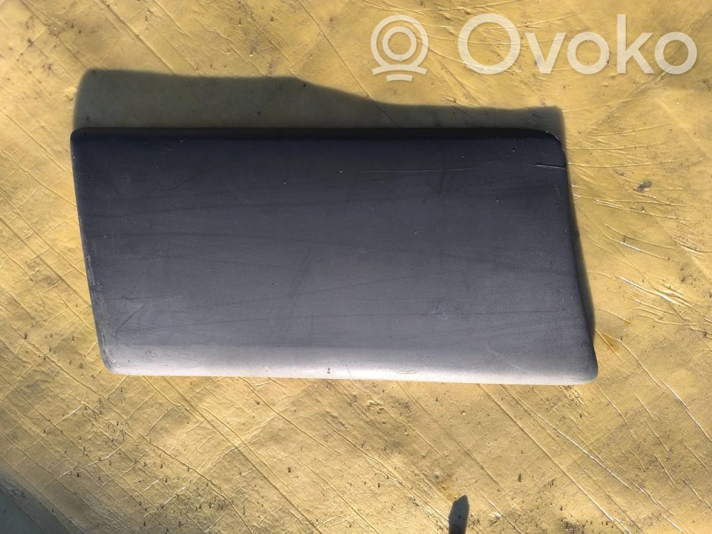 Opel Vivaro Listwa tylnego błotnika 