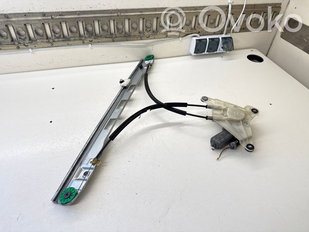 Opel Movano B Elektryczny podnośnik szyby drzwi przednich 
