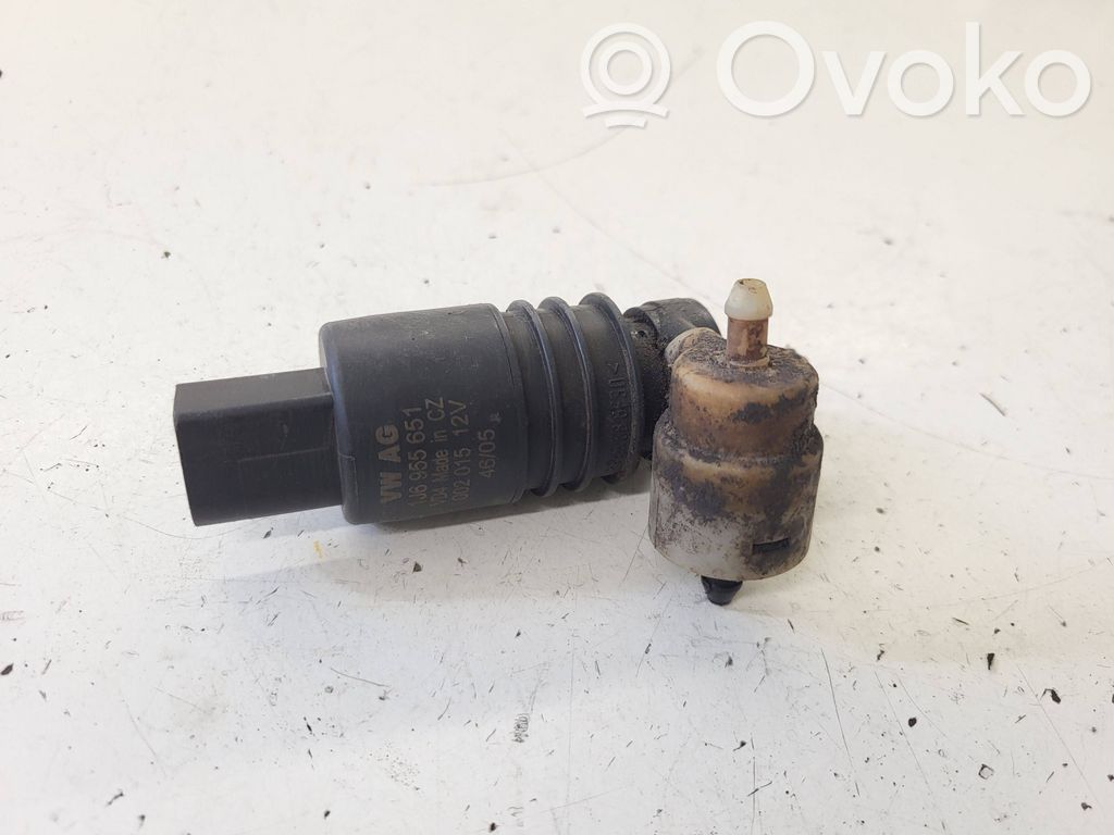 Volkswagen Transporter - Caravelle T5 Windscreen/windshield washer pump 