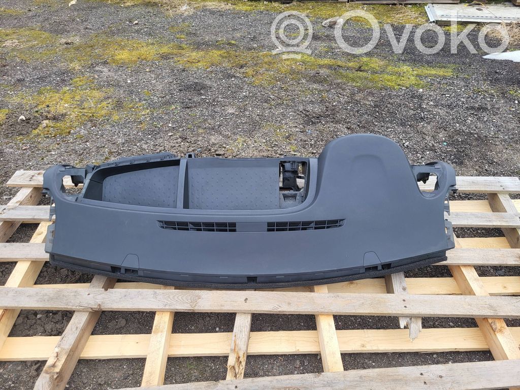 Opel Vivaro Panelis 