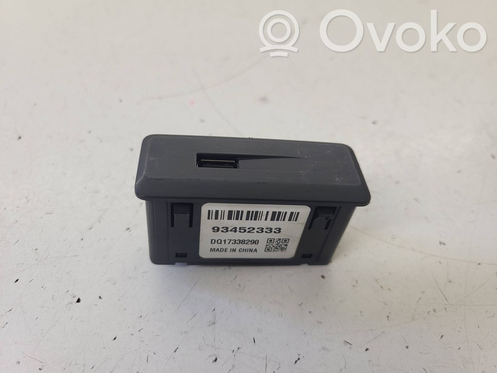 Opel Vivaro Enchufe conector USB 
