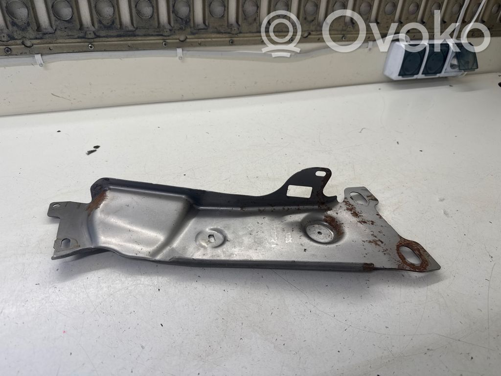 Opel Vivaro Supporto di montaggio del parafango 