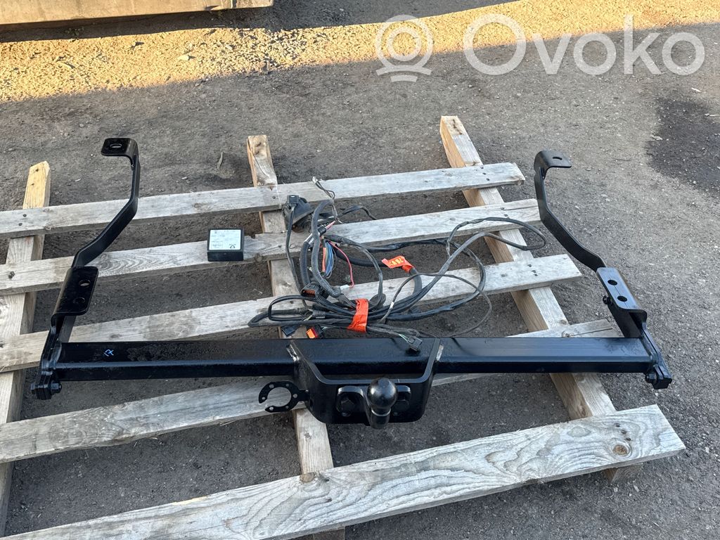 Opel Vivaro Hak holowniczy / Komplet 