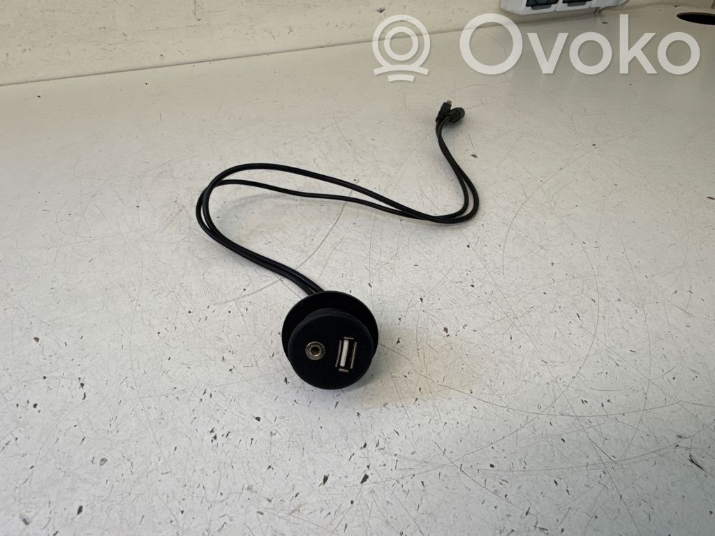 USB-pistokeliitin