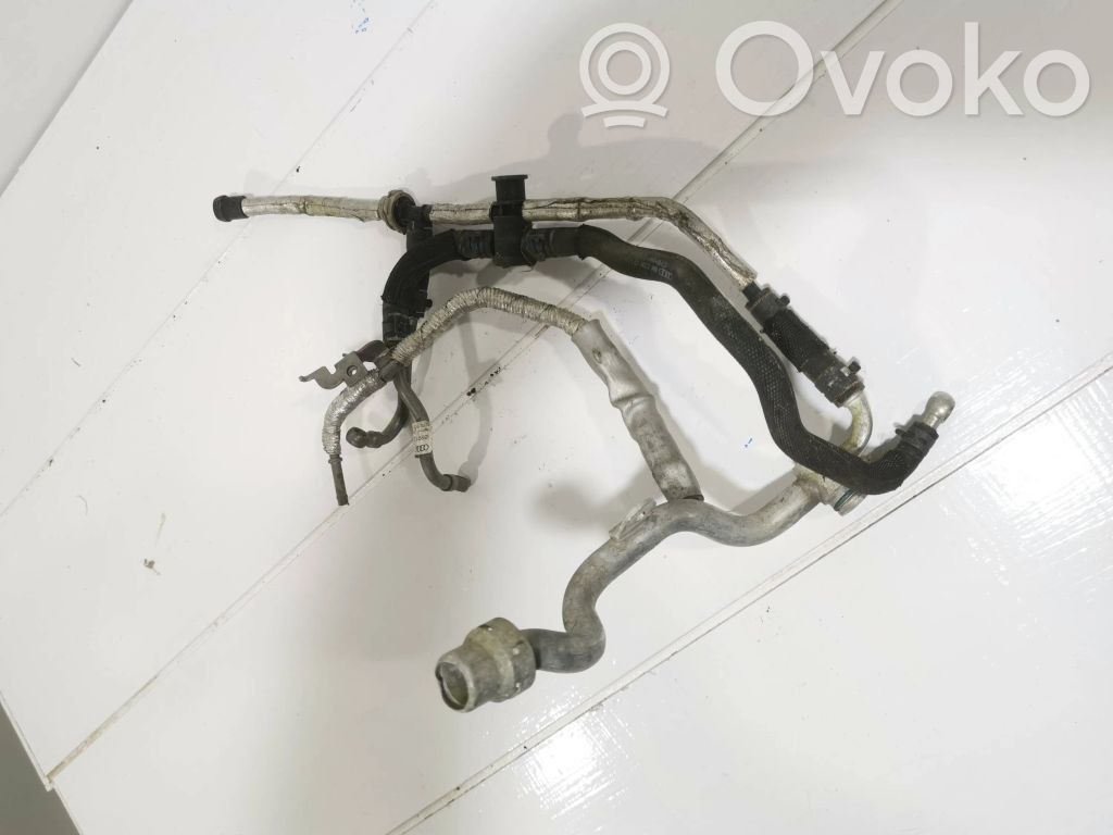 Volkswagen Touareg II Engine coolant pipe/hose 
