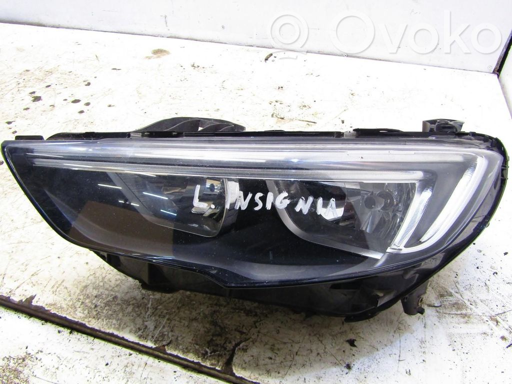 Toyota Auris E180 Phare frontale 