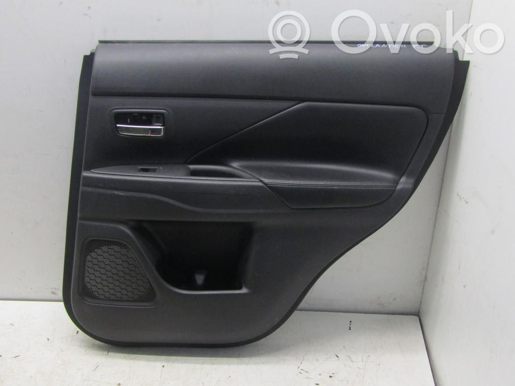 Mitsubishi Outlander Takaoven verhoilu 