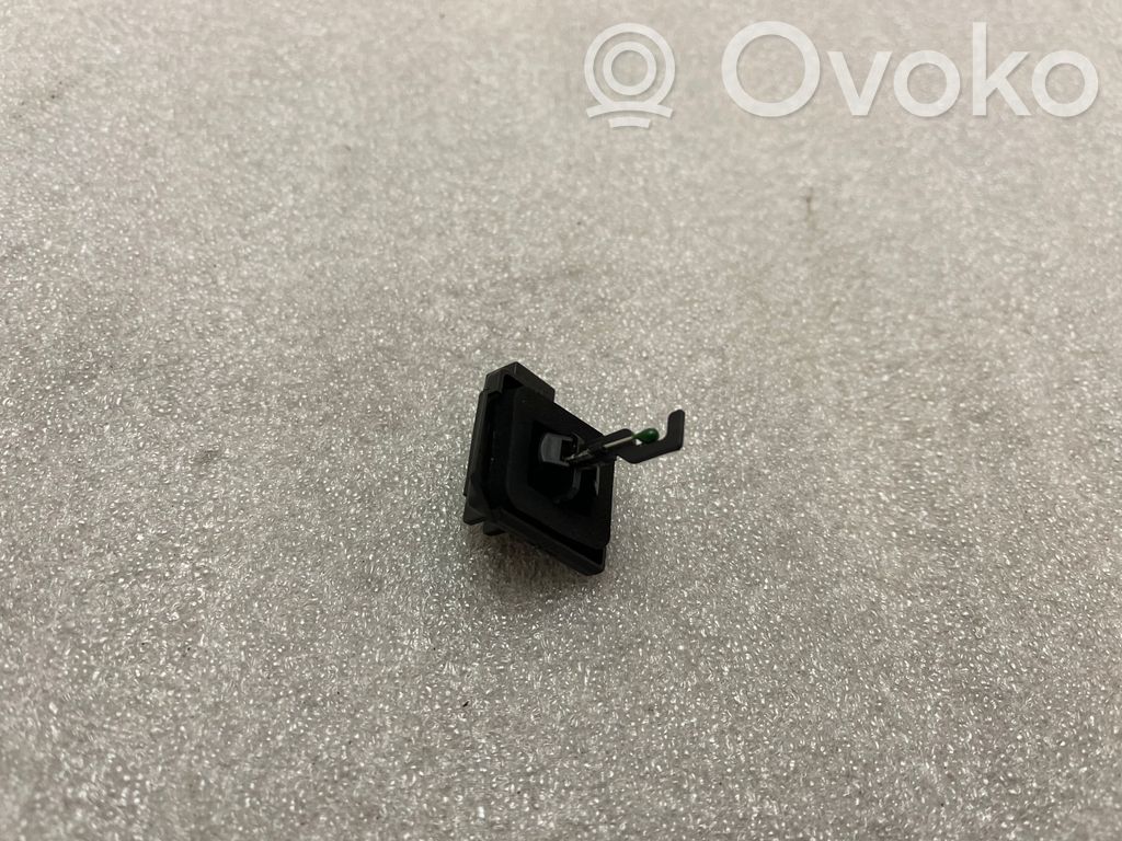 Interior temperature sensor   CPLA19C734CA