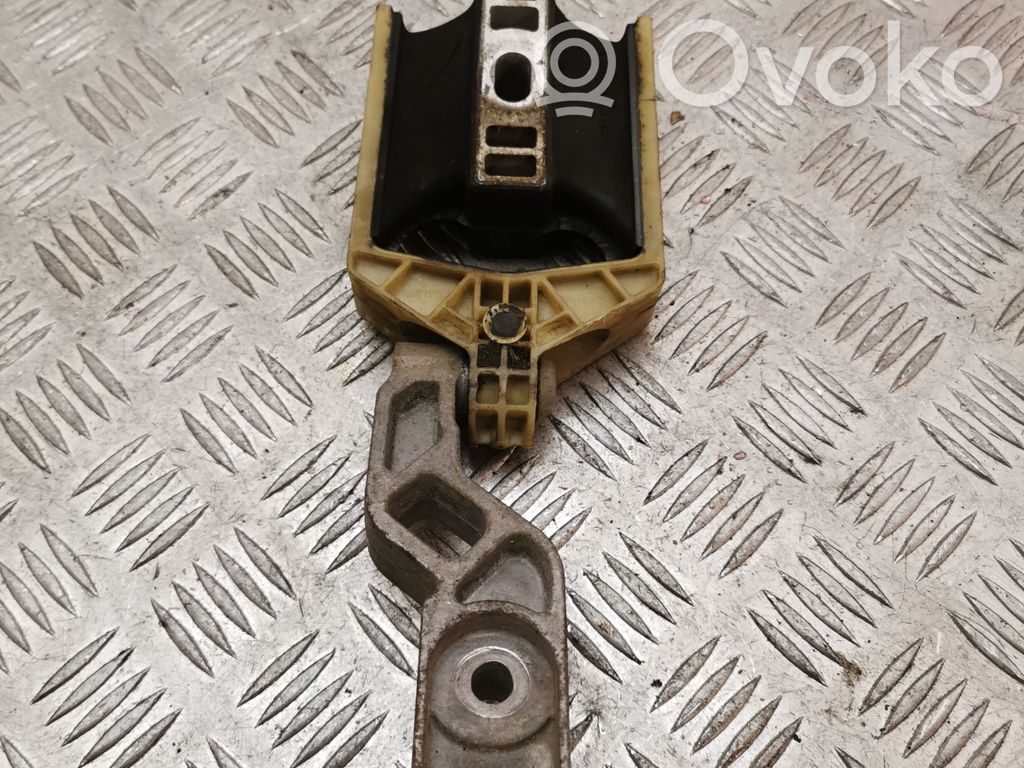 Volvo XC90 Gearbox mounting bracket 