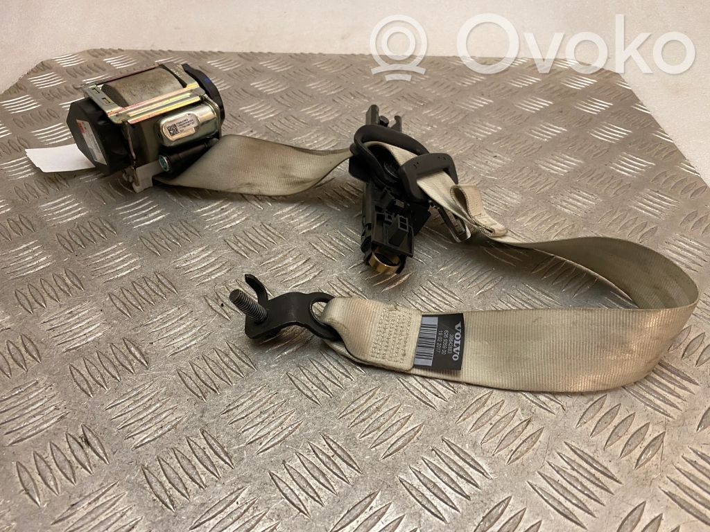 Volvo XC90 Cinturón trasero 