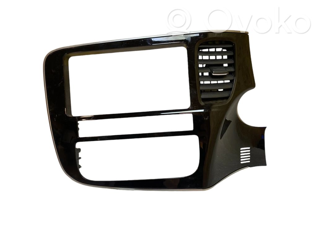 Mitsubishi Outlander Radio/GPS head unit trim 