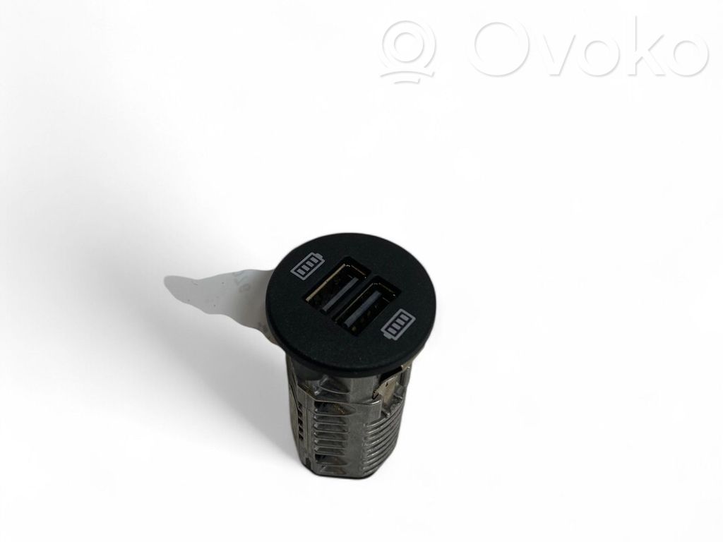 Porsche Macan (95B) Enchufe conector USB 
