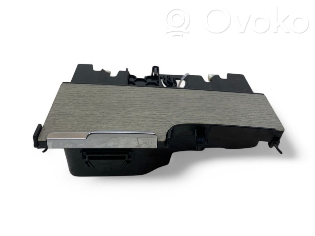 Volvo XC90 Peleninė (priekyje) 