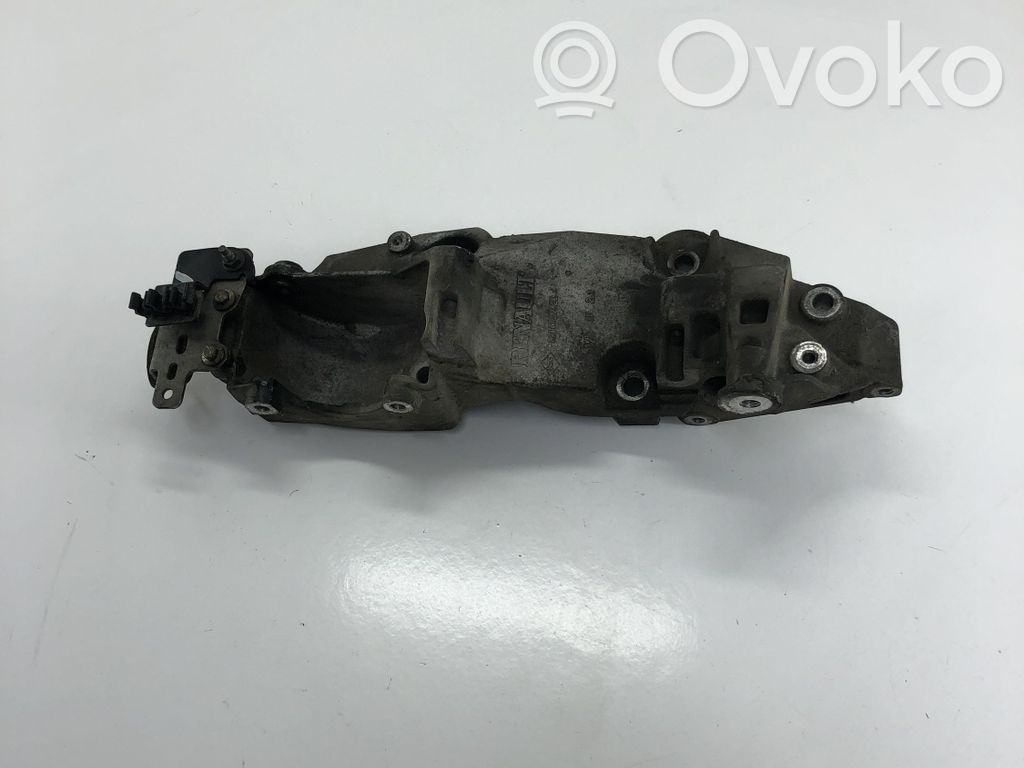 Nissan Qashqai Generator/alternator bracket 