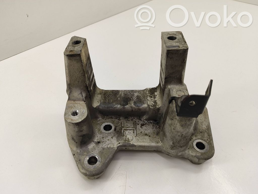 Peugeot 508 Gearbox mounting bracket 