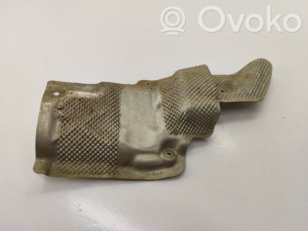 Volkswagen Golf VII Heat shield in engine bay 
