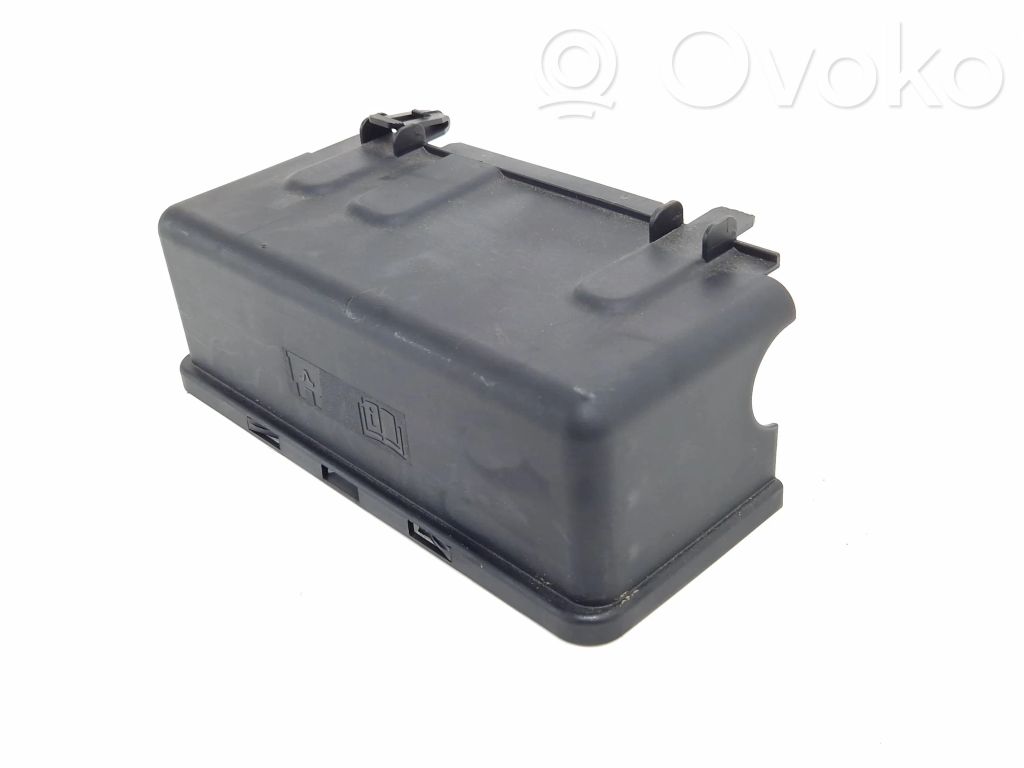 Volvo V40 Tapa de caja de fusibles 