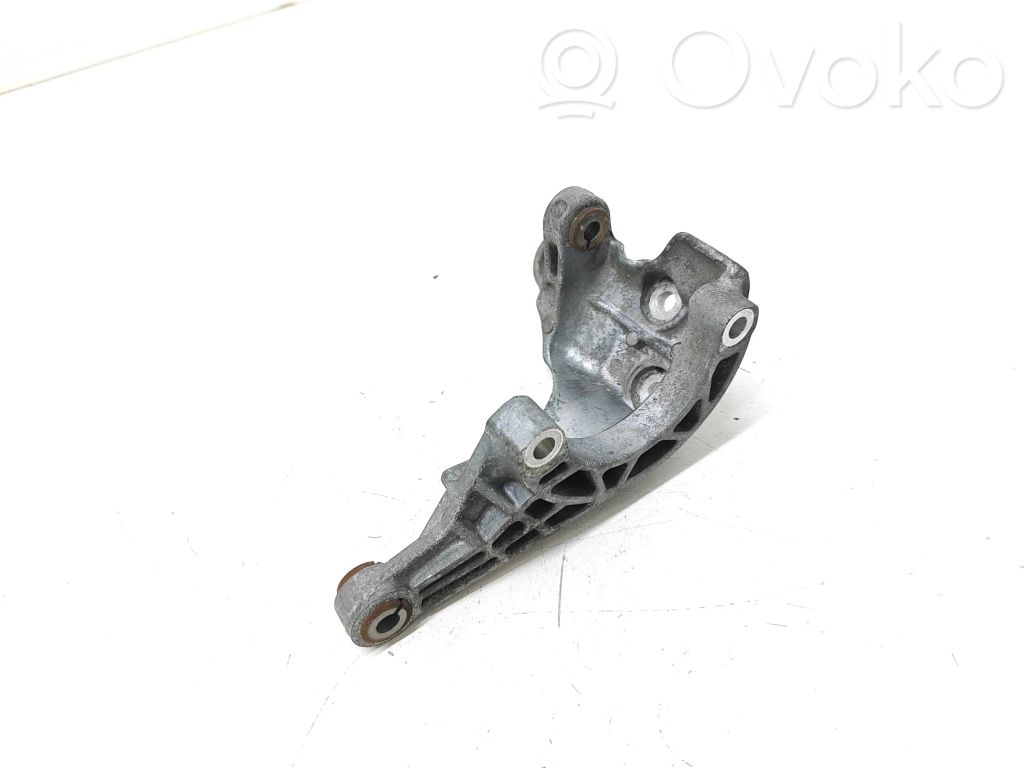 Porsche Cayenne (92A) Power steering pump mounting bracket 