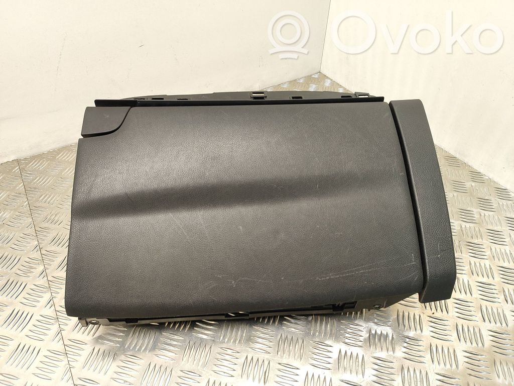 Ford S-MAX Glove box 
