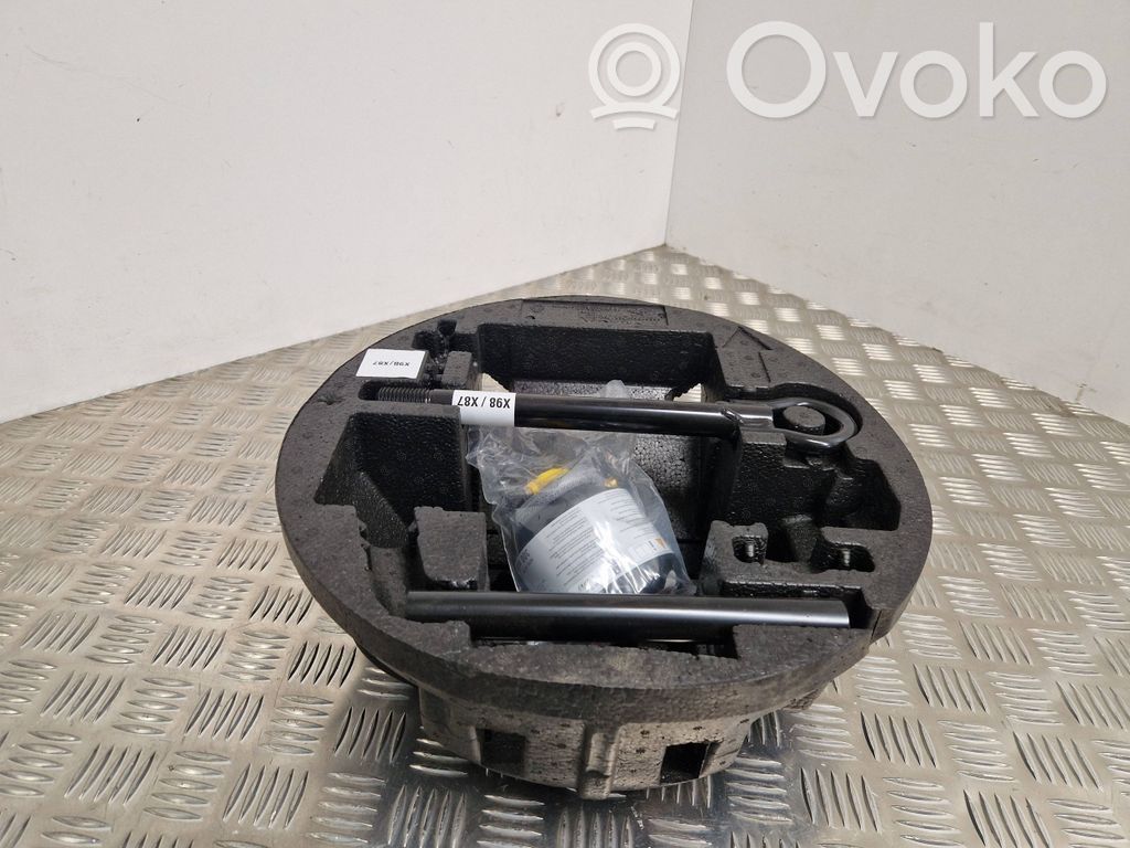Renault Clio IV Työkalupakki 