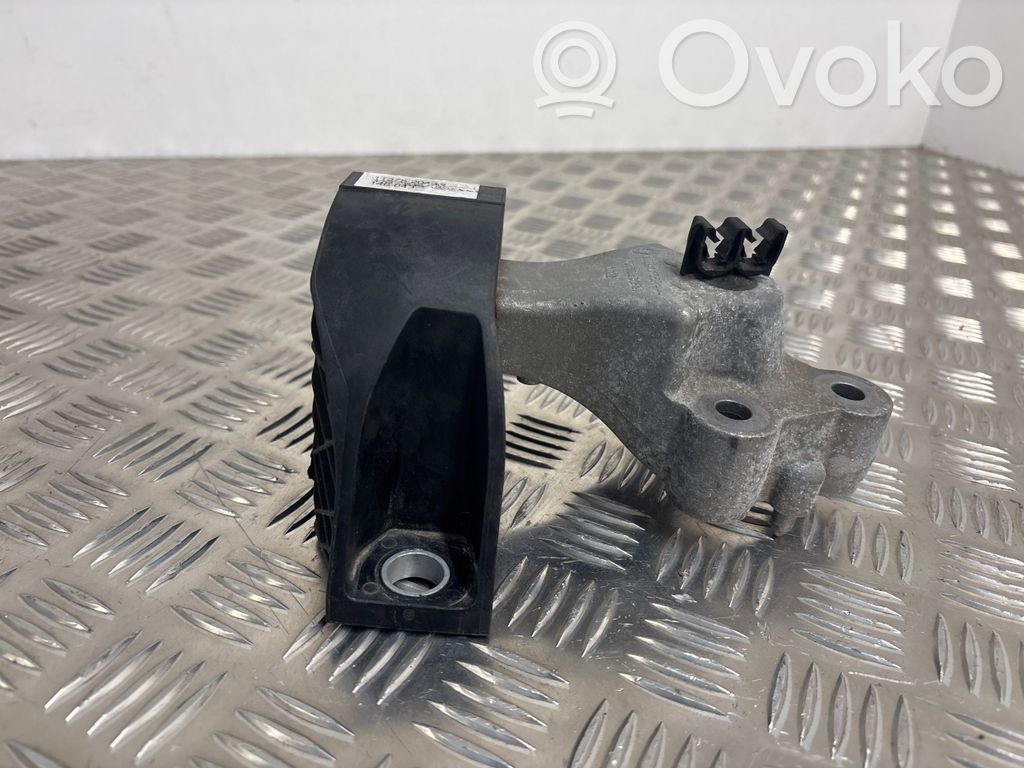 Renault Clio IV Engine mount bracket 