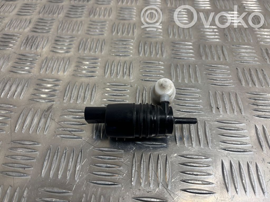 BMW 2 F46 Windscreen/windshield washer pump 