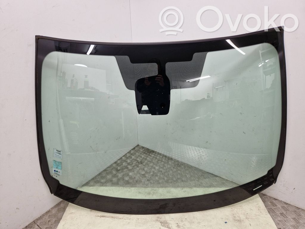 Nissan Qashqai Front windscreen/windshield window 