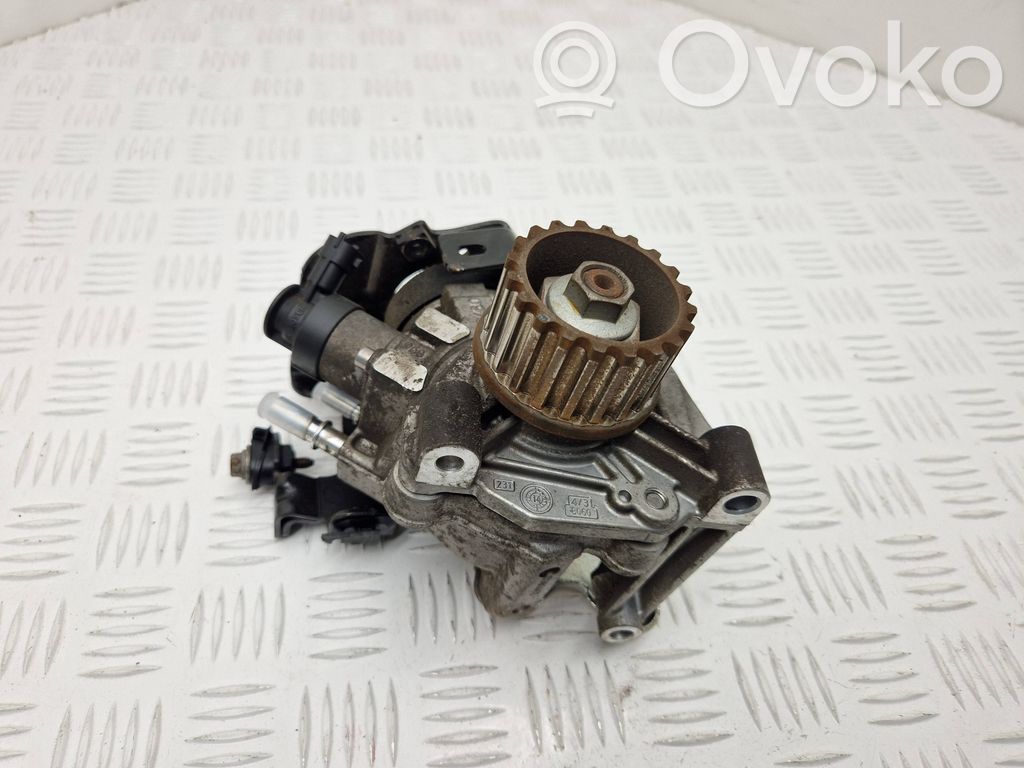 Renault Clio IV Топливный насос 