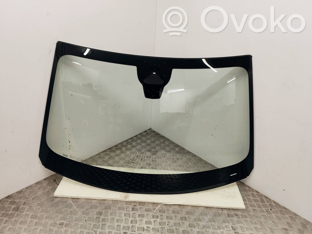 Peugeot 308 Front windscreen/windshield window 